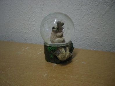 Kleine Schneekugel "Faultier" (Kunstharz/ Glas) / Small Snow Globe "Sloth" (Syn. R.)