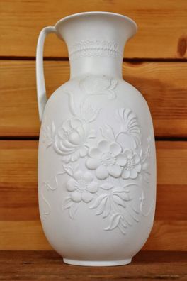AK Kaiser Bisquit Porzellan Henkelvase 26,5 cm weiß Relief Blumen 390 / Vase #O