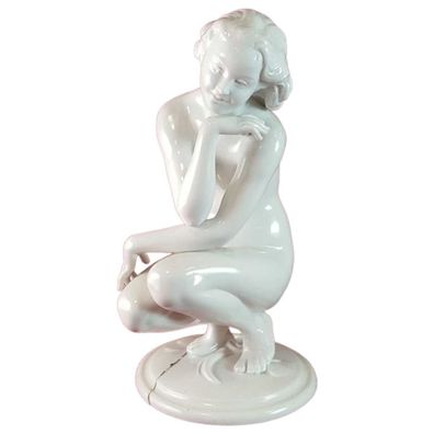Figur Aelteste Volkstedt 14905 Porzellan weiß hockend nackt Frau H 21 cm