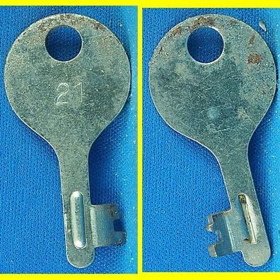 alter Flachschlüssel für Spardose / Sparschwein ca. 43 mm Schliessung 21