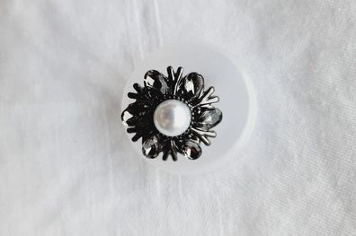 Strassknöpfe in Blütenform, mit Perle, mit Steg, 20 mm