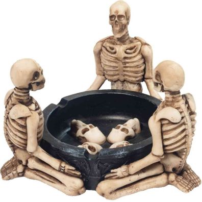 Aschenbecher mit drei Skeletten und vier Totenköpfen