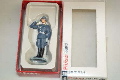 1:24 Preiser 56102 Offizier grüßend, Luftwaffe 1935-45, neuw./ ovp