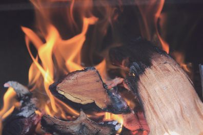 Holz Brennholz Eiche Kaminholz trocken Feuerholz 1 RM für Kamin und Feuerschale