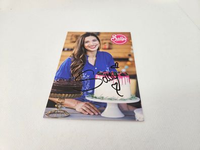 SALLY ÖZCAN signed Autogrammkarte 10x15 Autogramm (035)