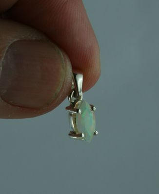 Kleiner Anhänger natürlicher Opal aus Äthiopien 925 Sterling Silber Edelstein