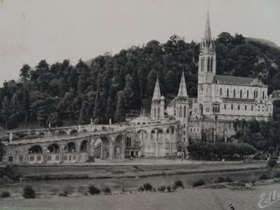 sehr alte Postkarte AK KF Lourdes Basilika gelaufen 1957