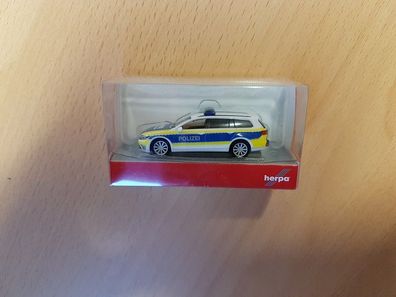 Herpa 932707 - 1/87 VW Passat Variant GTE Polizei Gifhorn -Neu