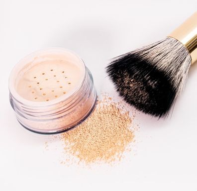 Adessa Natural Mineral Powder Darling, 10g mit Adessa Make-up Pinsel im Set