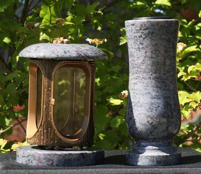 Grablaterne mit Vase aus hellem Oriongranit Grab-Lampe Grabschmuck Friedhof-Laterne