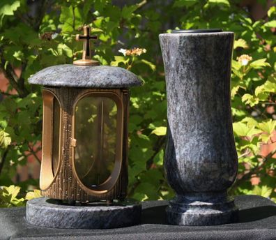 Grablaterne mit Vase aus hellem Orion-Granit Grab-Lampe Grabschmuck Friedhof-Laterne