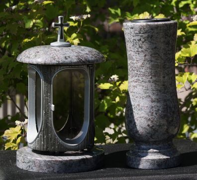 Grablaterne mit Vase aus hellem Orion-Granit Grab-Lampe Grabschmuck Laterne