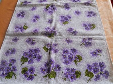 Handtuch weiß mit lila Veilchen bedruckt
