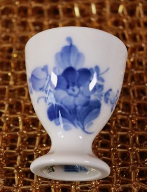 Royal Copenhagen Blaue Blume 8179 Eierbecher mit Korbrand 1#T