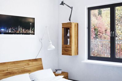 Wandschrank Bento aus Wildeiche massiv 38x32x96 cm mit 1 Glastür und 1 Schublade