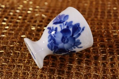 Royal Copenhagen Blaue Blume 8179 Eierbecher mit Korbrand 11#T