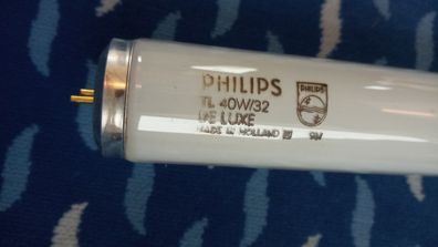 PHiLiPs TL 40w/32 de Luxe Made in HoLLand 120 cm Stangen-Form, nicht : Ring !