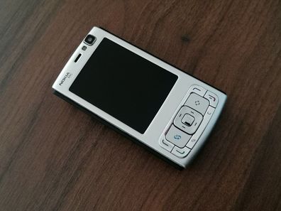 Nokia N95 in Silber - Schwarz / black-silver > neuwertig / Smartphone / Slider