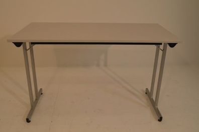 Klapptisch 120x60cm, beige Tischplatte, T-Fuß, gebrauchte Büromöbel