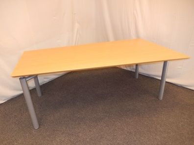 Schreibtisch, Halbtrapez 180x80/100cm, Buche hell, gebrauchte Büromöbel