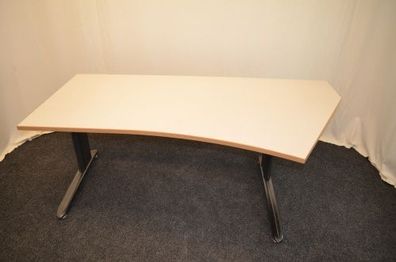 Schreibtisch, Buche, 180x80/100, schwarzes Gestell und Füße, gebrauchte Büromöbel
