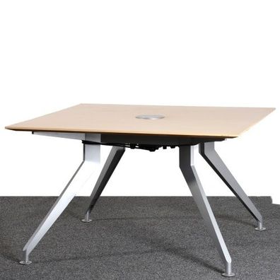Tisch quadratisch 120x120 cm, Mehrfachsteckdose in Platte versenkbar, Buche, silber g