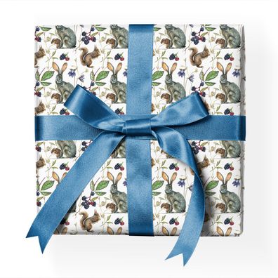 Hübsches Natur Geschenkpapier mit Hasen Eichhörnchen Beeren, weiß - G23066, 32 x 48cm
