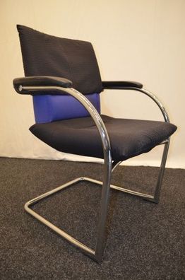 Freischwinger Vitra, schwarz-blaue Polsterung, Chromgestell, gebrauchte Büromöbel