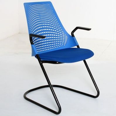 Freischwinger "Herman Miller", blaue Stoffpolsterung, gebrauchte Büromöbel