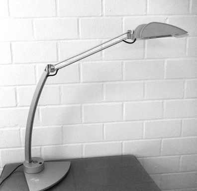 Schreibtischlampe Trilux 6001 DT/ TCD13 Designerstück, gebrauchte Büromöbel
