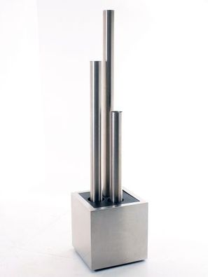 Designbrunnen mit 3 Edelstahlsäulen V4A, Gesamthöhe 207cm, Metallsockel, gebrauchte B