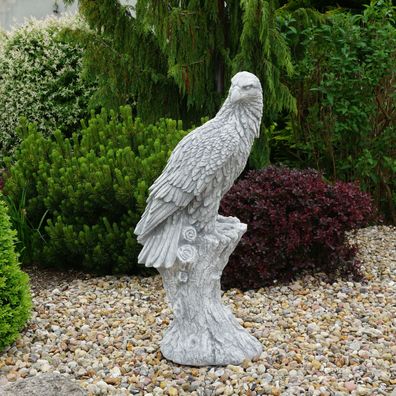 Massive Steinfigur Statue riesiger Adler auf Baumstumpf Falke Steinguss frostfes