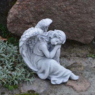 Massive Steinfigur wunderschöner schlafender Engel Grabengel Raumdeko Steinguss