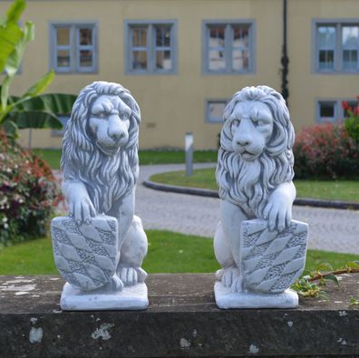Sonderangebot: Massive Steinfiguren Löwen Paar mit Schild Torwächter Steinguss