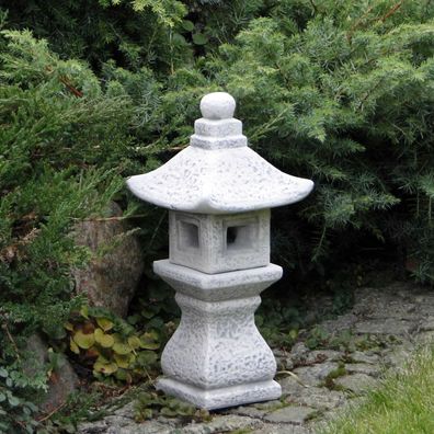 Massive Steinfigur japanische Steinlaterne Tachi-Gata Lampe Steinguss frostfest