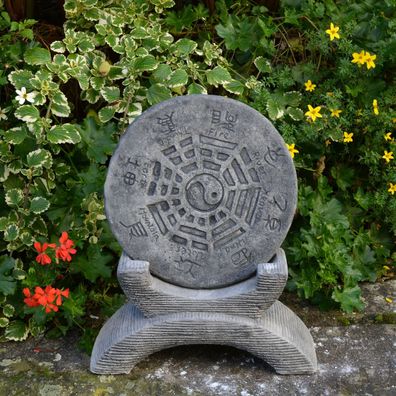 Chinesisches Stein Gartenhoroskop Schriftzeichen YIN YANG Steinguss frostfest