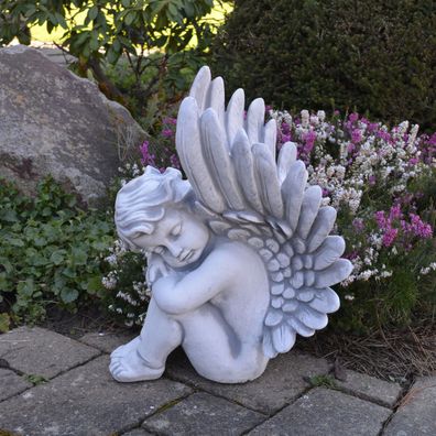 Massive Steinfigur sitzender Grab Engel mit Flügel Raumdeko Steinguss frostfest