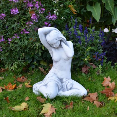 Massive Steinfigur erotische Frau abstrakt Akt-Figur aus Steinguss frostfest
