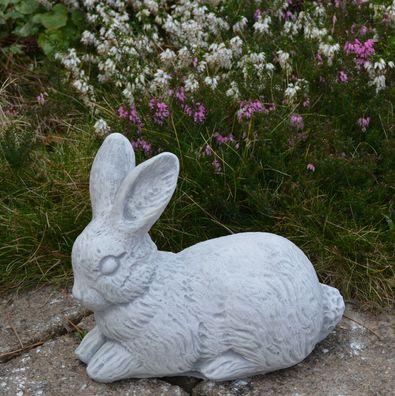 Massive Steinfigur Hase Motiv 1 liegend Kaninchen Häschen Steinguss frostfest