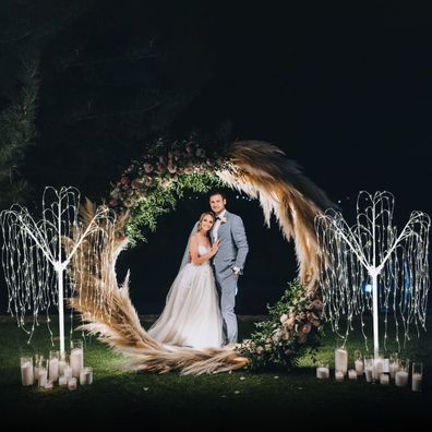 Hochzeit Ballonbogen 200cm Moongate Gold 2m & 2 Trauerweiden Weiß warmweiße LEDs