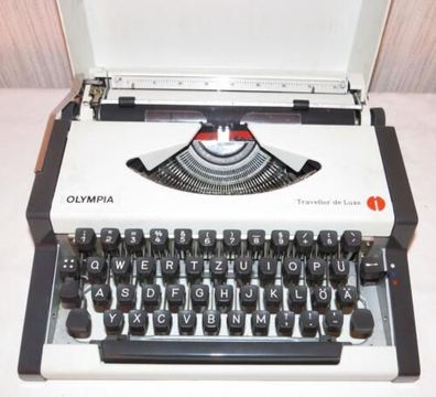 Reise-Schreibmaschine * Olympia Traveller deluxe * funktionstüchtig * im Koffer