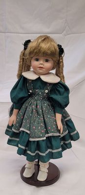 Porzellan Puppe mit Grünes Kleid
