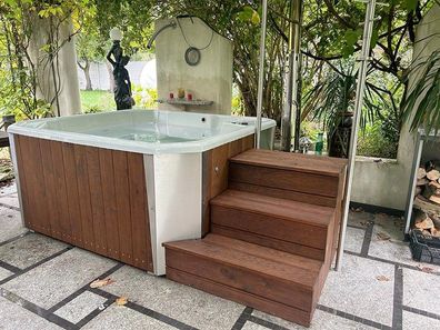 Thermoholz Outdoor Whirlpool BadeFass mit Interner Holzofen