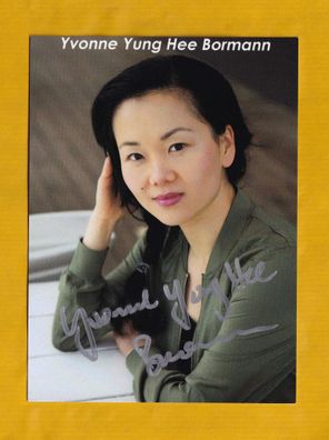 Yvonne Yung Hee Bormann( deutsch-koreanische Schauspielerin ) - persönlich signiert