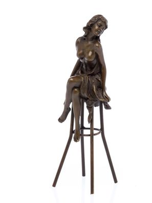 Bronzeskulptur Akt Frau auf Barhocker Bronze Figur Skulptur sculpture antik Stil