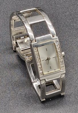 Damen -Armbanduhr silbernes Stahlband Tank Form Silber Ziffernblatt Kristallrand