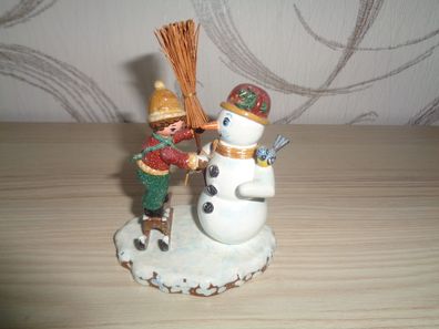 Winterkinder von Hubrig -Junge mit Schneemann -Erzgebirge