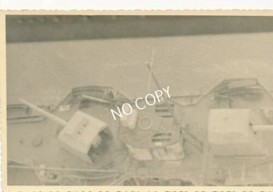 Foto PK WK 2 an Bord eines Kriegsschiffes Marine Geschütze B 1.81