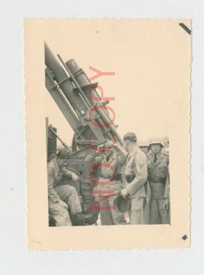 Foto WK II Soldaten am Geschütz #25