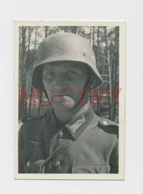 Foto WK II. Soldat mit Stahlhelm #16